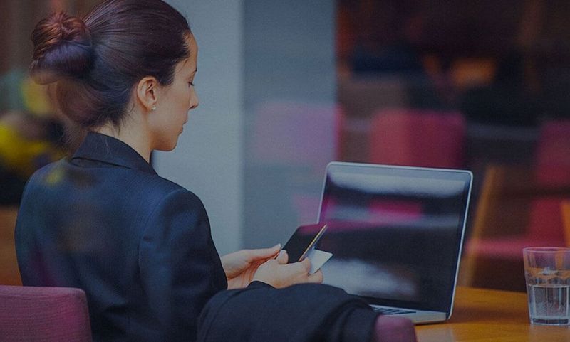 Streamline the entire goods delivery process, from picking, packing and shipping to validating proof of delivery.