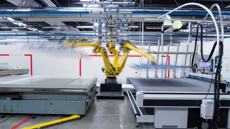 Robotization solutions for Arizona ﬂatbed printers