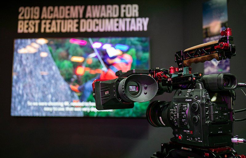 03-eos-4000d-lifestyle-hattie-newman-04_137907559561509