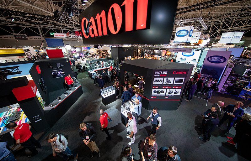 03-eos-4000d-lifestyle-hattie-newman-04_137907559561509