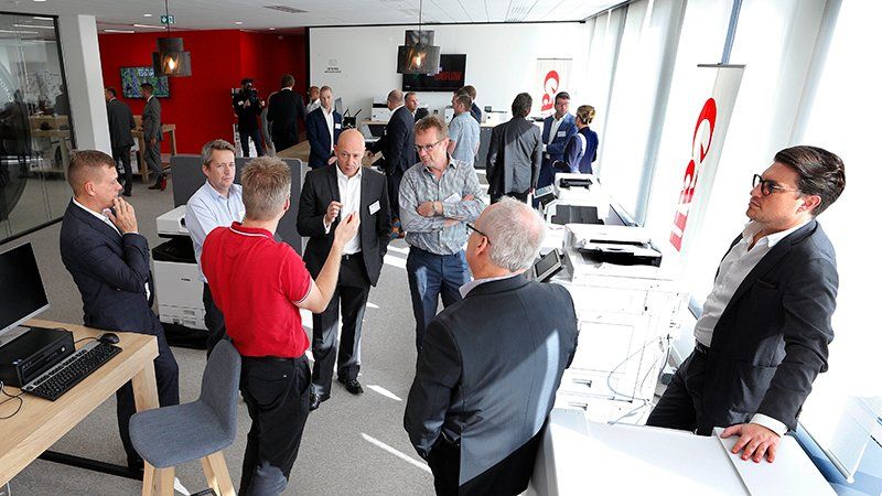 Xander Groenewegen speaking at Canon Global Services engagement event