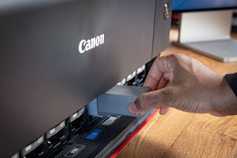 קיימות משופרתמדפסת הזרקת דיו imagePROGRAF PRO-1100 מבית Canon