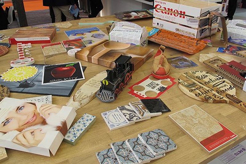 Orange kasse med teksten grafiske applikationer skrevet