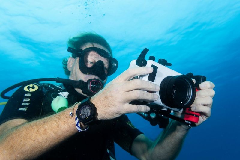 ABOUT OCEANS ALIVE + DES BOWDEN + THE CHALLENGE