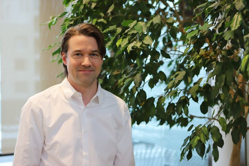 Kentällä asiakasta varten - asiantuntijaosaaminen käyttöönotto ja -ylläpitopalveluissa