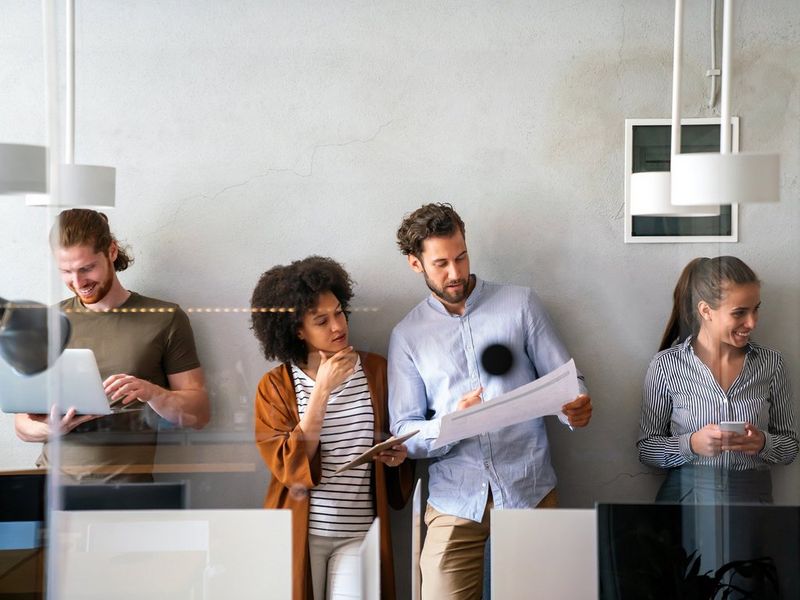 KANCELÁŘ V ŽIVOTĚ – ŽIVOT V KANCELÁŘI