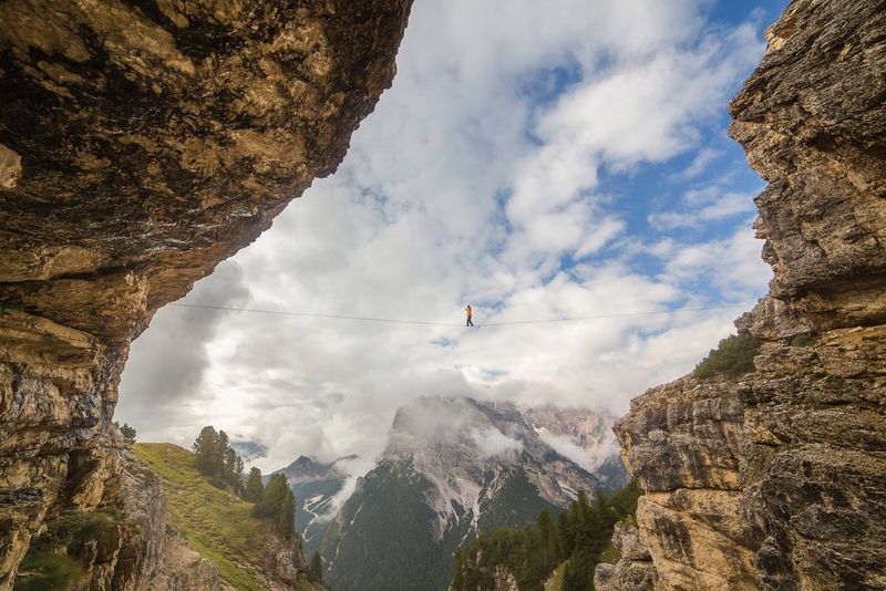 offset_comp_324340-Hero