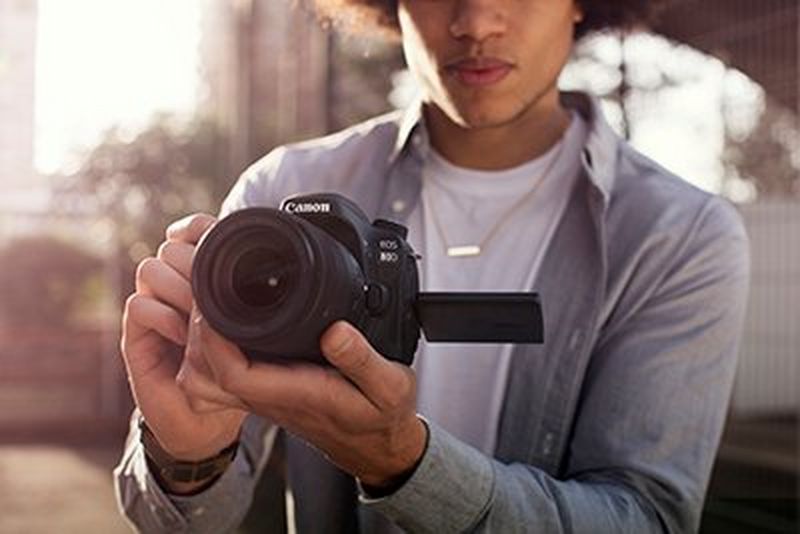 
       
       Стабильное изображение в самом центре событий
     
     