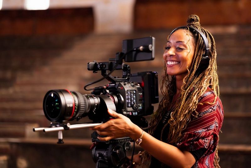 MAIN_EOS C300 Mark III_Lifestyle_Multi-cam_0071v4.