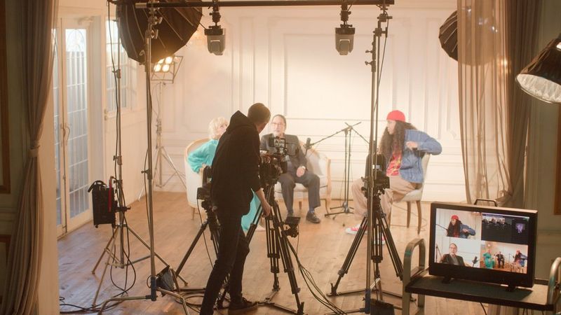               Stay on target, even in complex scenes          