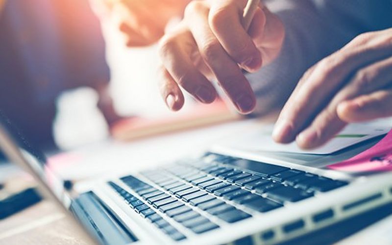 Het verlagen van overheadkosten