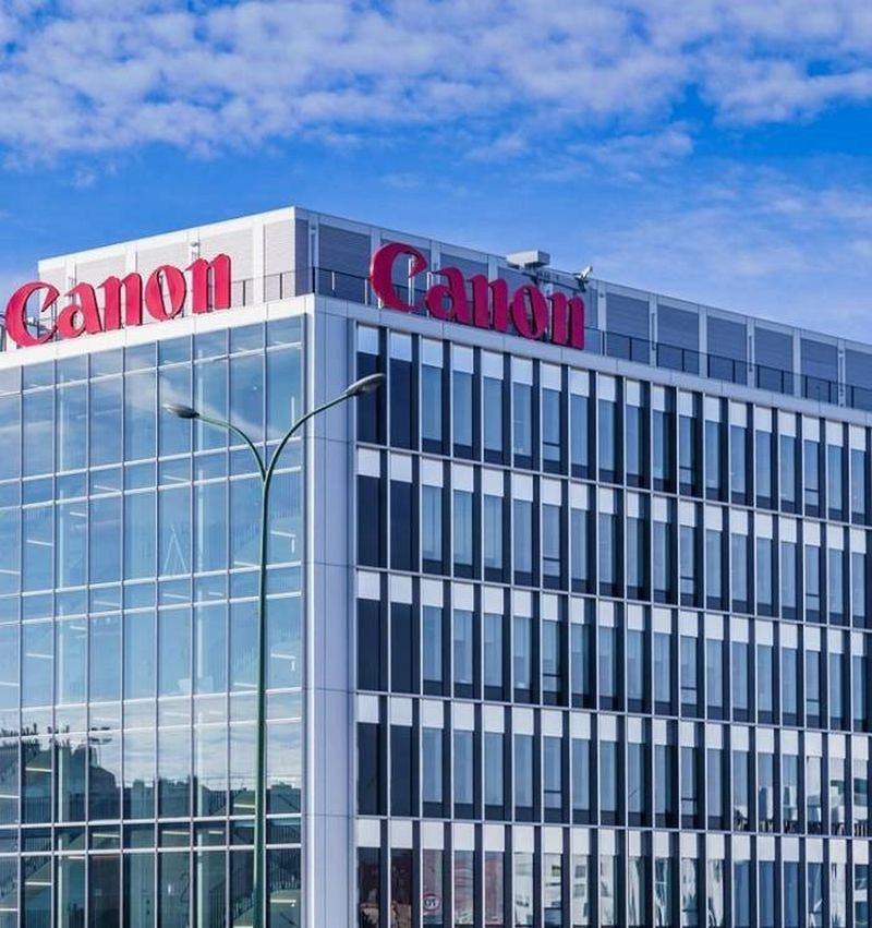 
       
       Canon en France
     
     