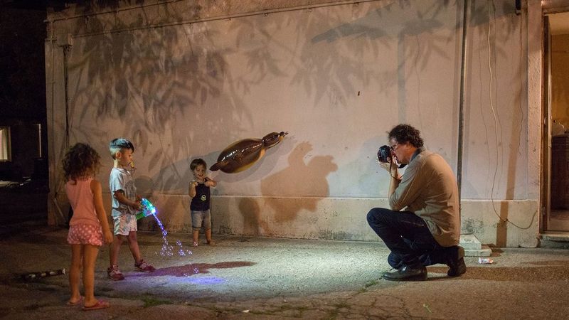 Paolo Pellegrin photographs gypsy children with EOS 5D Mark IV