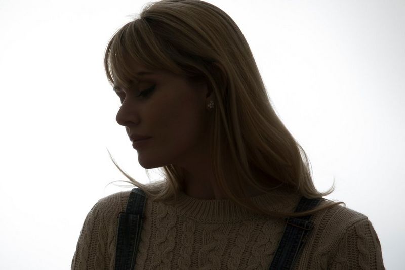 A high-key portrait of a woman, taken with Canon EOS 5D Mark IV. © James Paterson