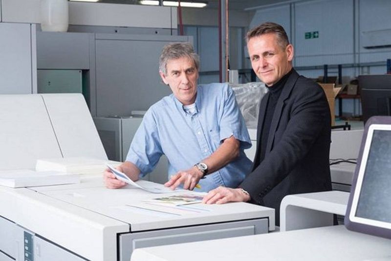 People with personalized gifts	