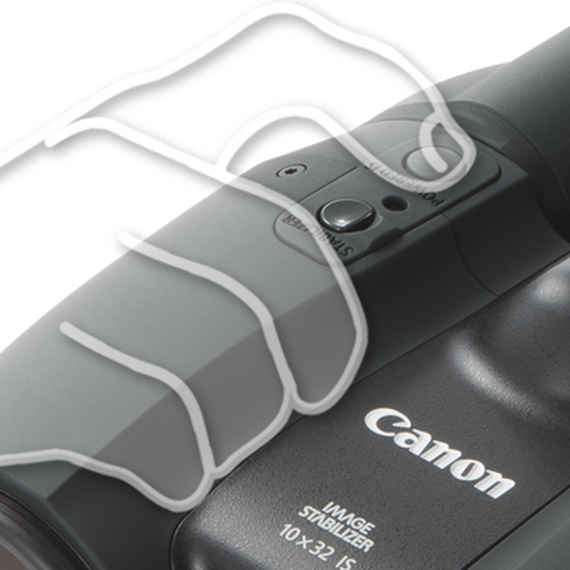 Изображение, на котором показано, как человек нажимает кнопку Powered IS на бинокле Canon 10x32 IS.