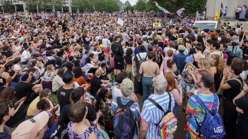 “Minister! Minister!” What’s it’s really like to be a press photographer