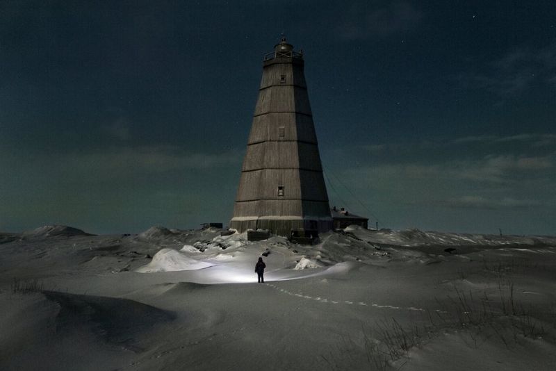 TIKSI / EVGENIA ARBUGAEVA 写真集 Arctic Stories: Photographer Evgenia Arbugaeva returns to