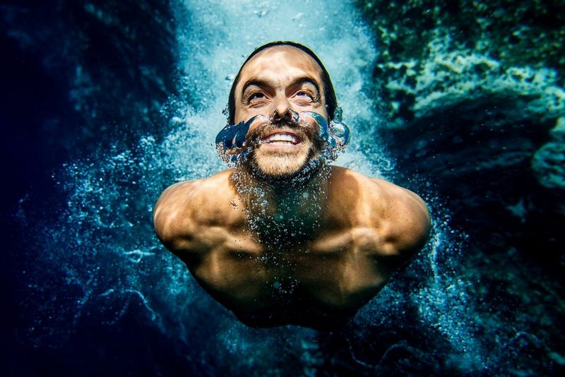 Cliff diver Orlando Duque swims underwater.