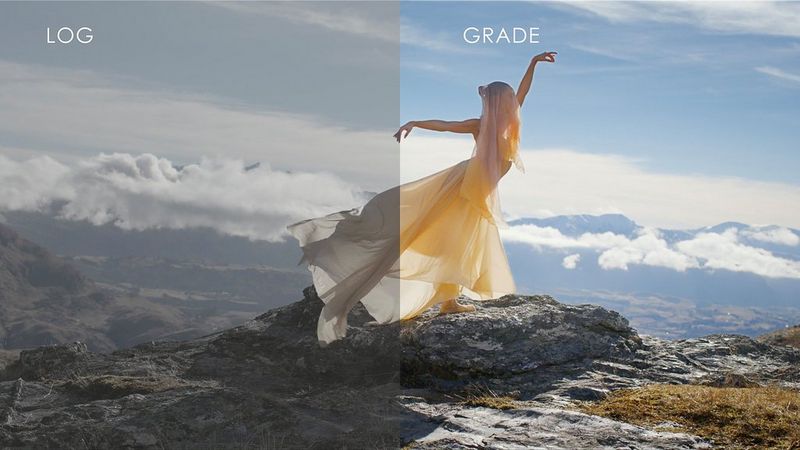 Ballerina con un abito giallo e uno scialle svolazzanti in posa in cima a una montagna che si affaccia su una valle. Metà inquadratura mostra la versione Canon Log, l'altra metà quella con grading.