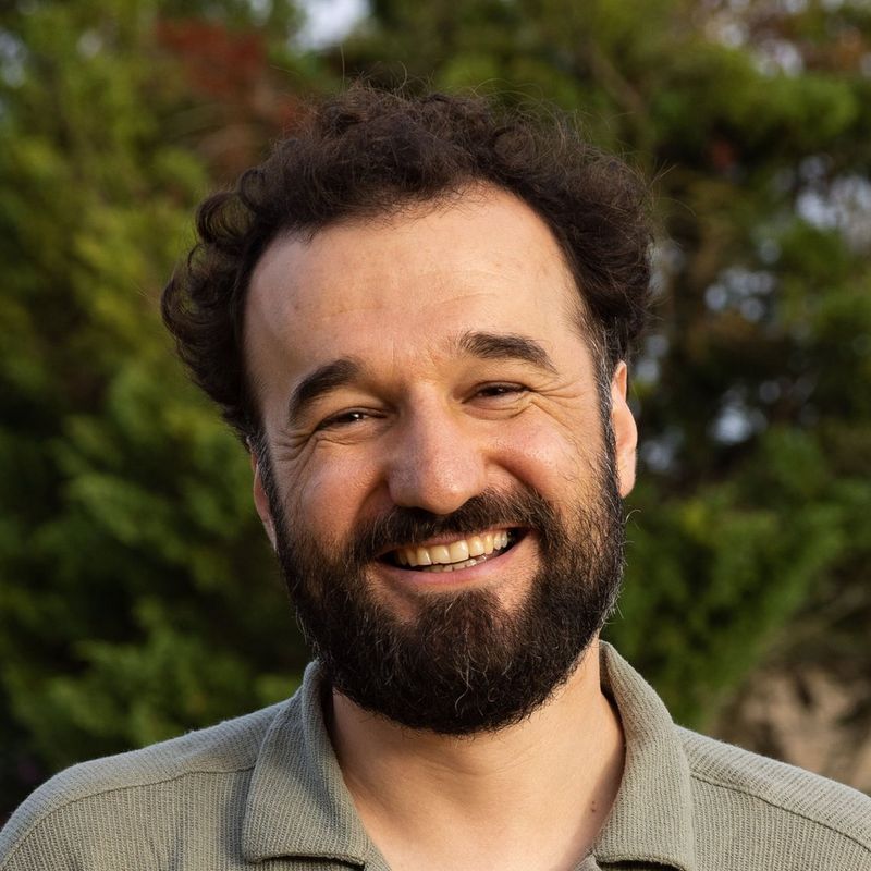 A headshot of photojournalist Ebrahim Alipoor.