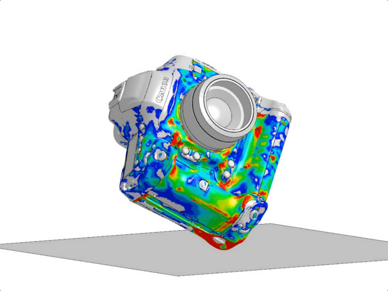 Компьютерная модель Canon EOS R1, для которой запущен тест на ударопрочность; точки взаимодействия окрашены в разные цвета согласно уровню нагрузки.
