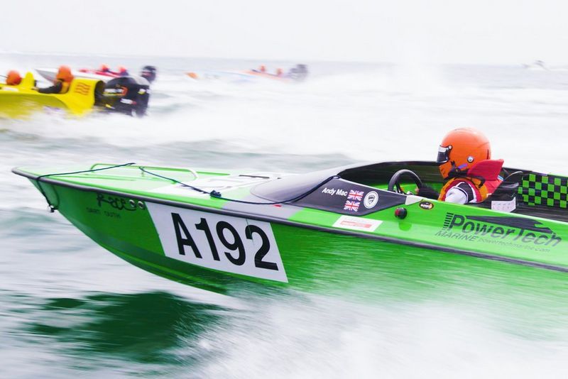 Жизнь со скоростью 100 узлов в час: съемка скоростных моторных катеров