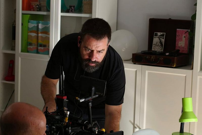 Juan Luis Cabellos filming an interior. 