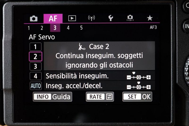 Schermata di configurazione AF di EOS R6 che mostra la fotocamera impostata su AF Servo con selezionata l'impostazione predefinita Caso 2.