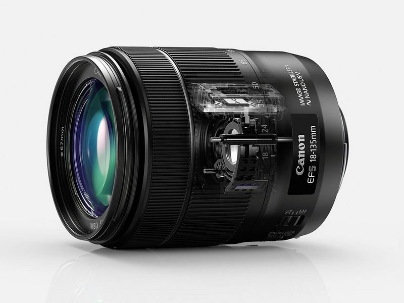 Spaccato dell'obiettivo Canon EF-S 18-135mm f/3.5-5.6 IS USM che mostra il motore Nano USM.