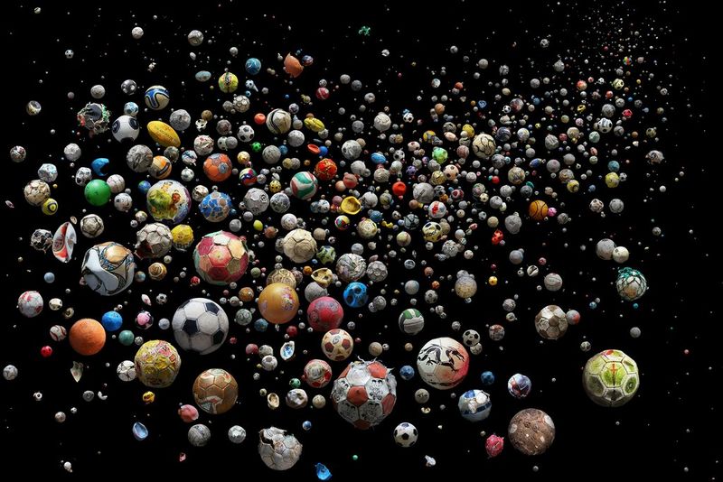 Trasformare i rifiuti di plastica inquinanti in arte