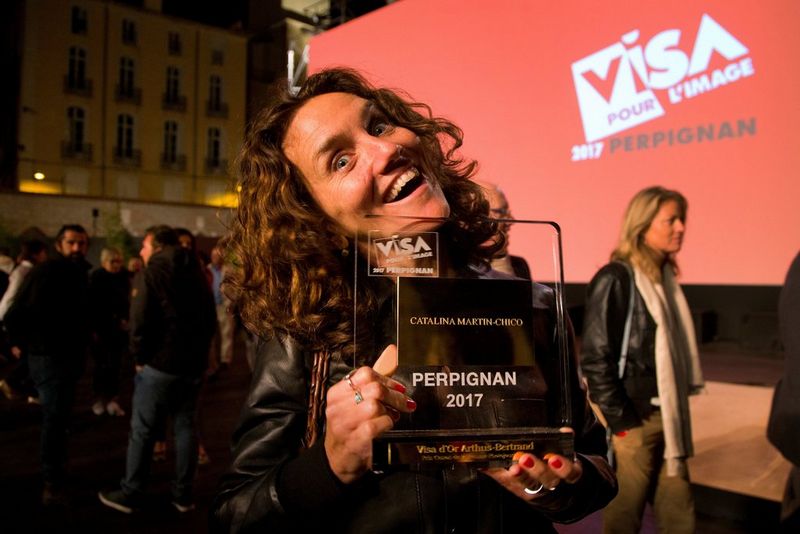 Обладательница гранта Canon для женщин-фотожурналистов Каталина Мартин-Чико на фестивале Visa pour l'Image в Перпиньяне, Франция, в 2017 году.