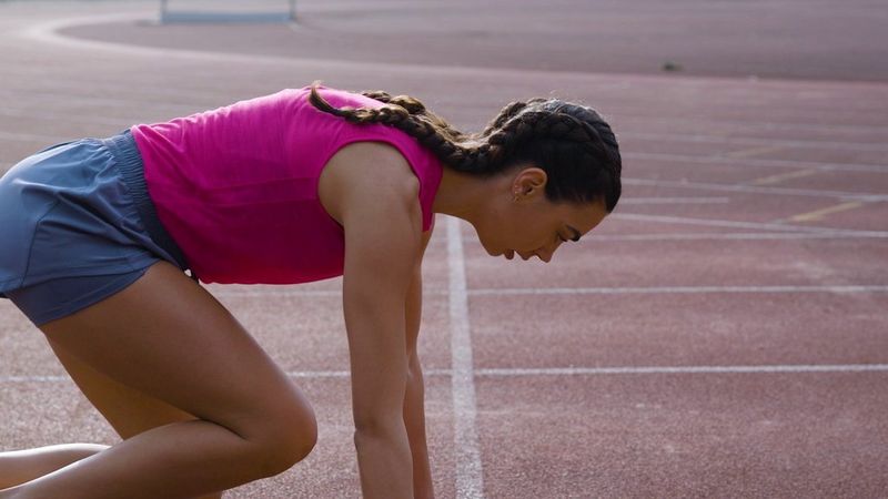 RF 100-300mm F2.8L_bts_60_sec_HD_EM.mp4