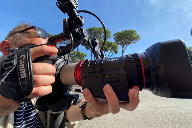 Filming Italian news on the CN-E70-200mm T4.4 L IS