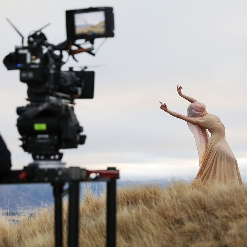 Кадр из рекламы для Jaguar, отснятой Бреттом Дэнтоном на камеру Canon EOS C500 Mark II.