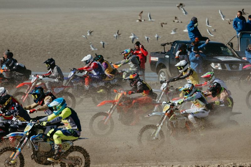Bikers at the Enduropale du Touquet race against each other, with the focus on a rider in a Red Bull helmet. Taken on a Canon EOS R3 by Teddy Morellec.