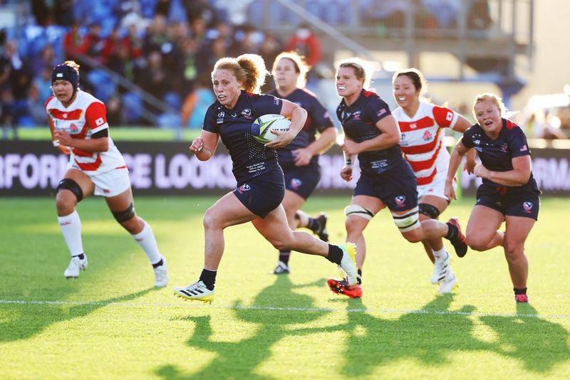 Jennine Detiveaux degli Stati Uniti fa uno scatto per segnare una meta contro il Giappone alla Coppa del Mondo di rugby 2021. Scatto realizzato da Fiona Goodall con un obiettivo Canon EF 200-400mm f/4 L IS USM Extender 1.4x.