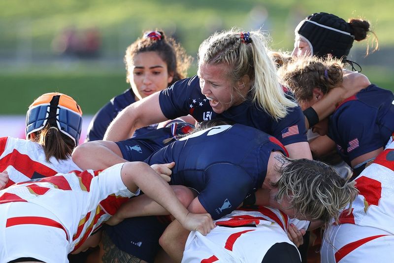 La squadra degli Stati Uniti si scontra con il Giappone durante una mischia alla Coppa del Mondo di rugby 2021 tenutasi in Nuova Zelanda. Scatto realizzato da Fiona Goodall con un obiettivo Canon EF 200-400mm f/4 L IS USM Extender 1.4x.