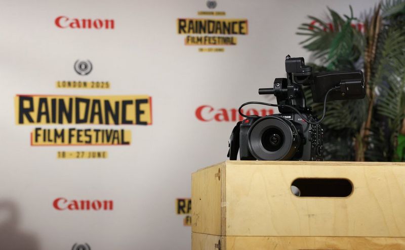 Canon Lounge