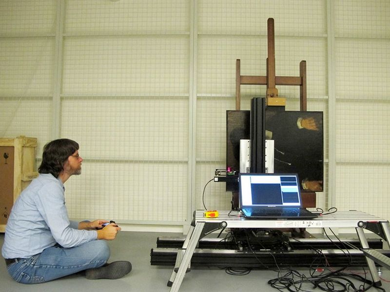 De Lucida 3D-scanner digitaliseert het oppervlak van het schilderij (Copyright: Factum Foundation)
