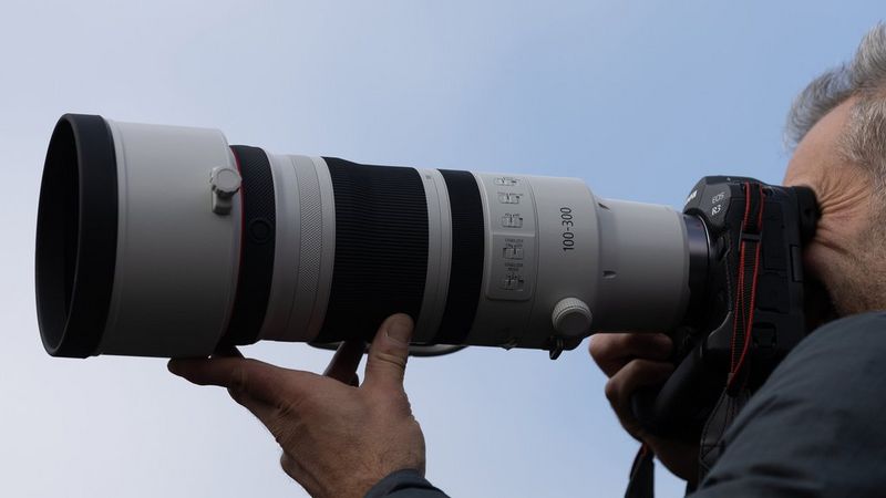 Zoom lenses