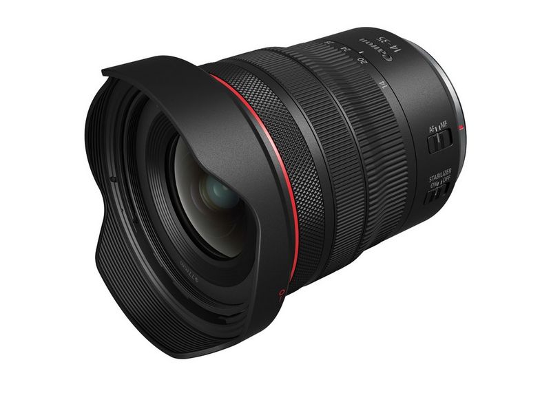 Een Canon RF 14-35mm F4L IS USM-objectief.