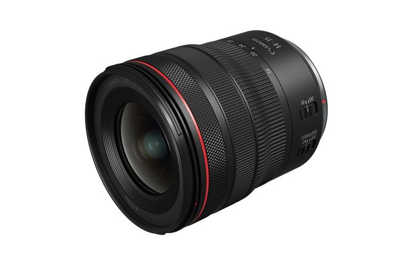 Un objectif Canon RF 14-35mm F4L IS USM sur fond blanc.