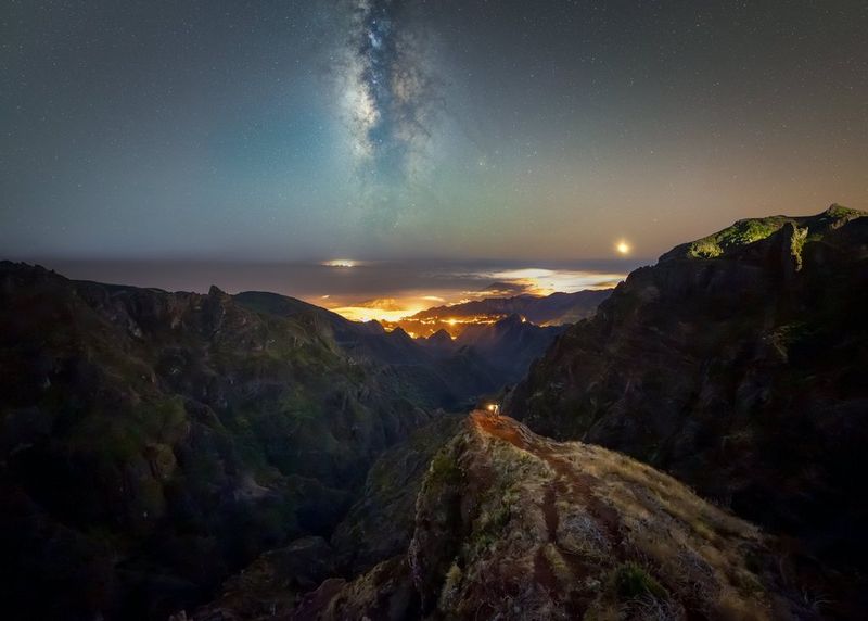 Fotografirajte svobodnejše pri šibki svetlobi