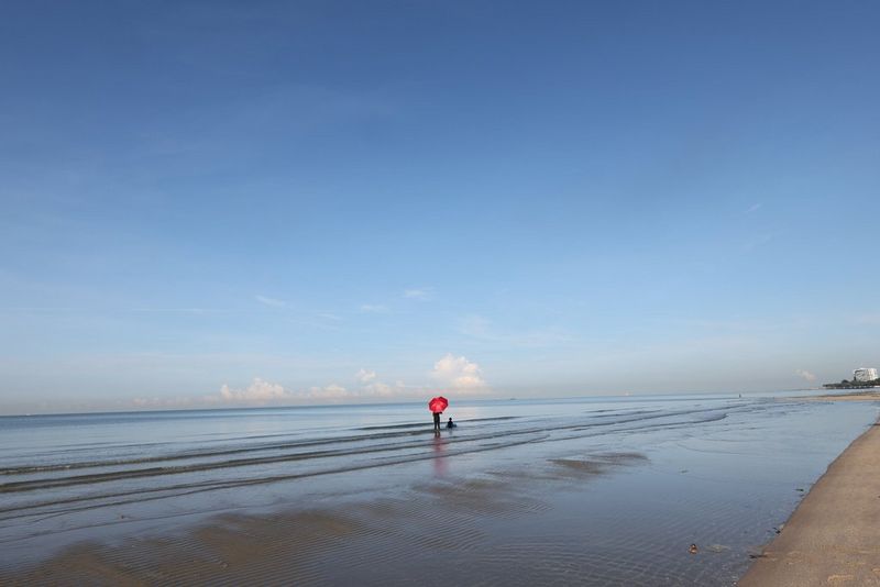 Ultra-wide and ultra-bright