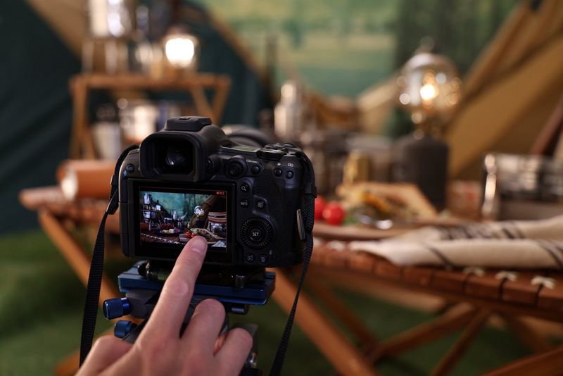 Precision in every frame, whether moving or still