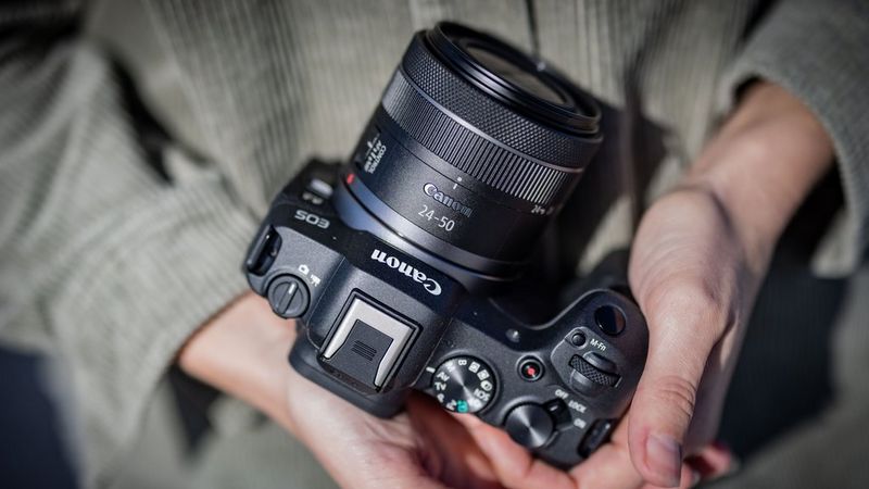 RF 24-50MM F4.5-6.3 IS STM