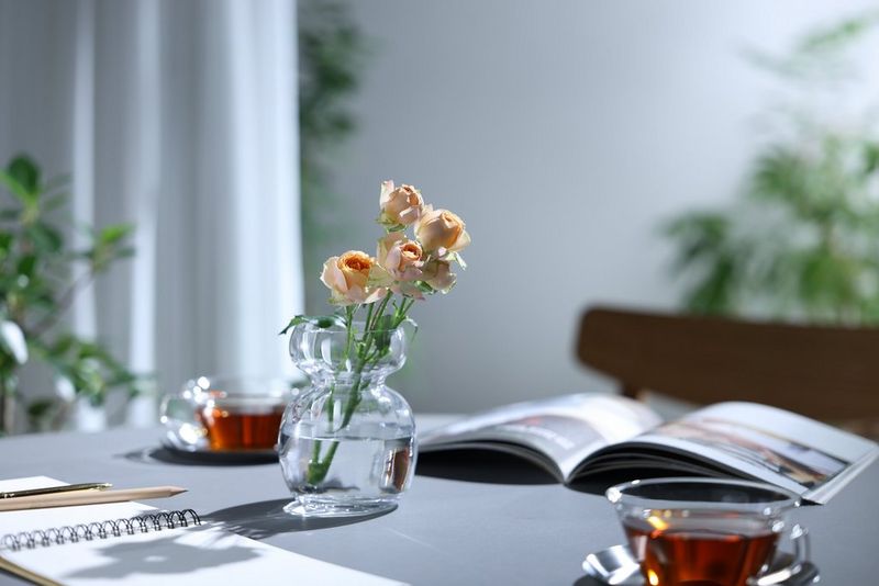 Discover your creativity with a fast f/2.8 aperture