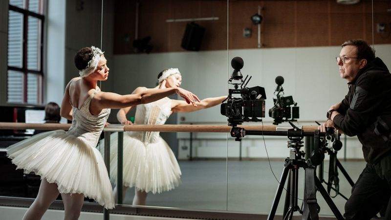 RF 5.2mm F2.8L DUAL FISHEYE-BRB-Main Film-H264-EM.mp4