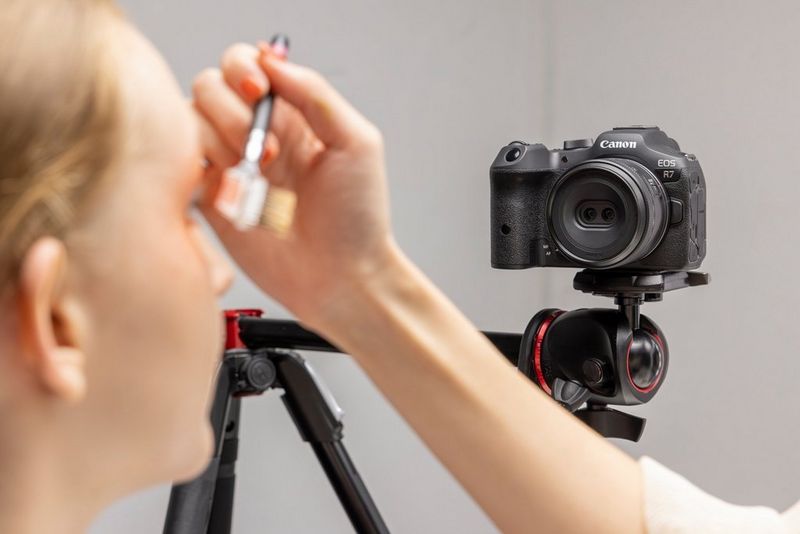 Canon RF-S 7.8mm F4 STM DUAL LENS